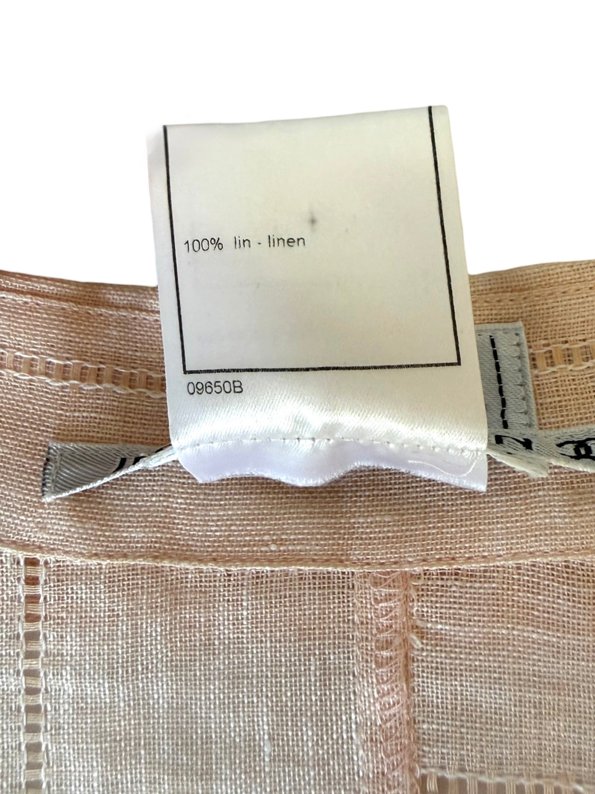 Chanel Sleeveless Linen Blouse – Soft Peach, Size 40 (Made in Italy, Circa 1999)