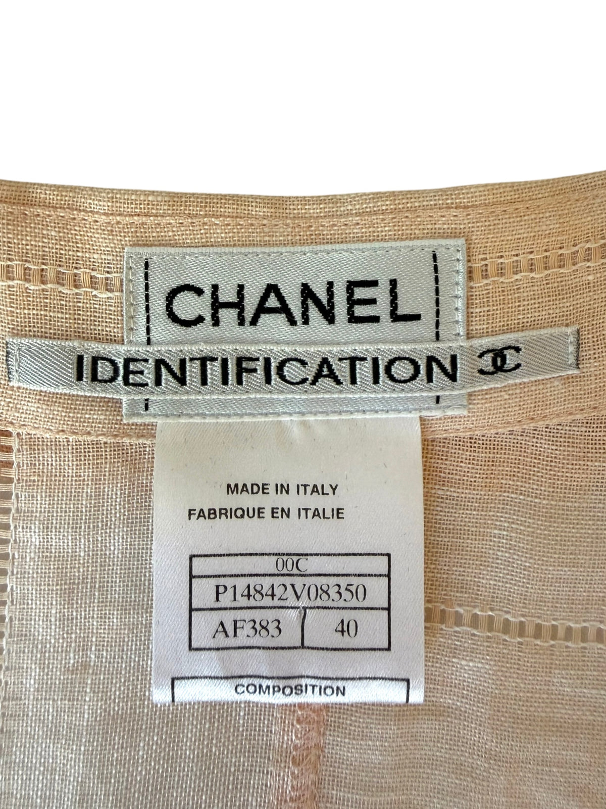 Chanel Sleeveless Linen Blouse – Soft Peach, Size 40 (Made in Italy, Circa 1999)