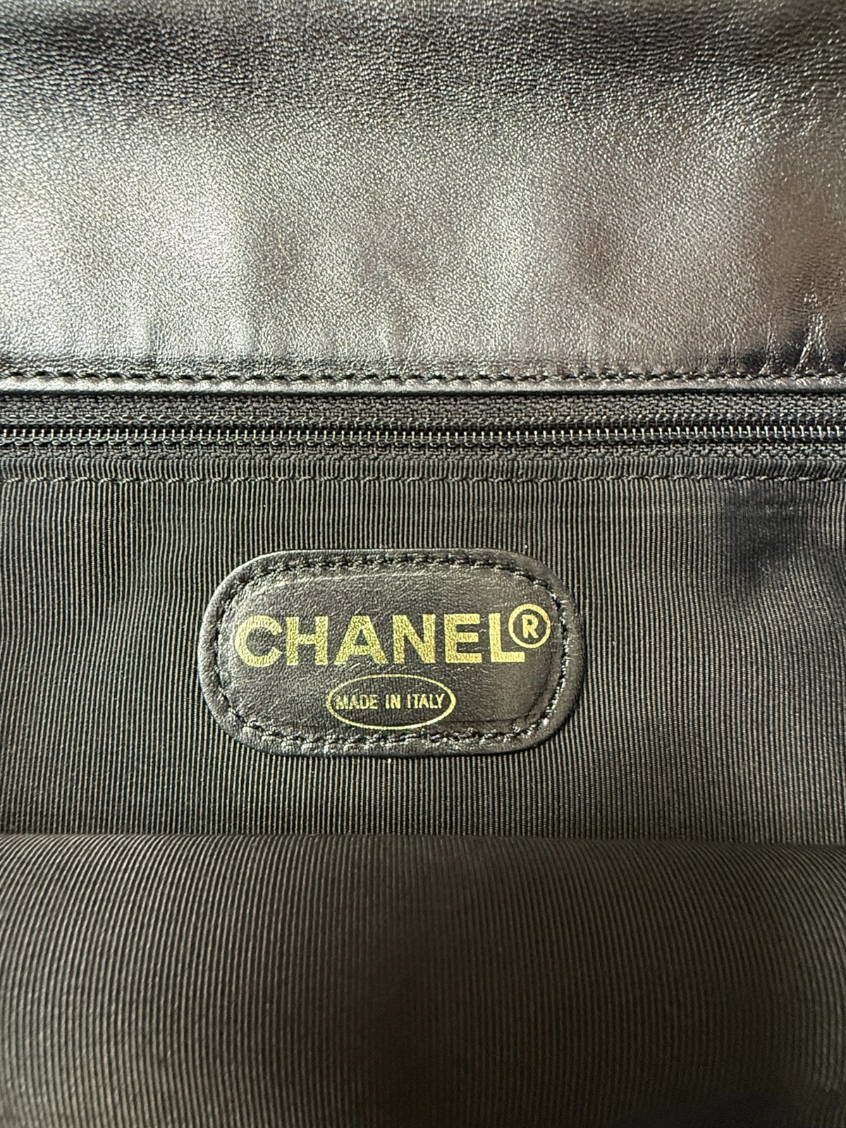 Chanel Vintage Black Leather Messenger Shoulder Bag with Embossed Logo – Made in Italy