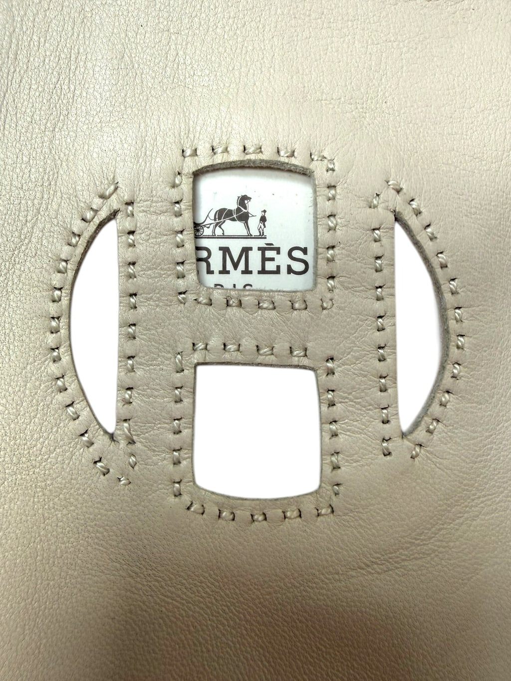 Hermès White Gloves With Cut-Out Logo Detail