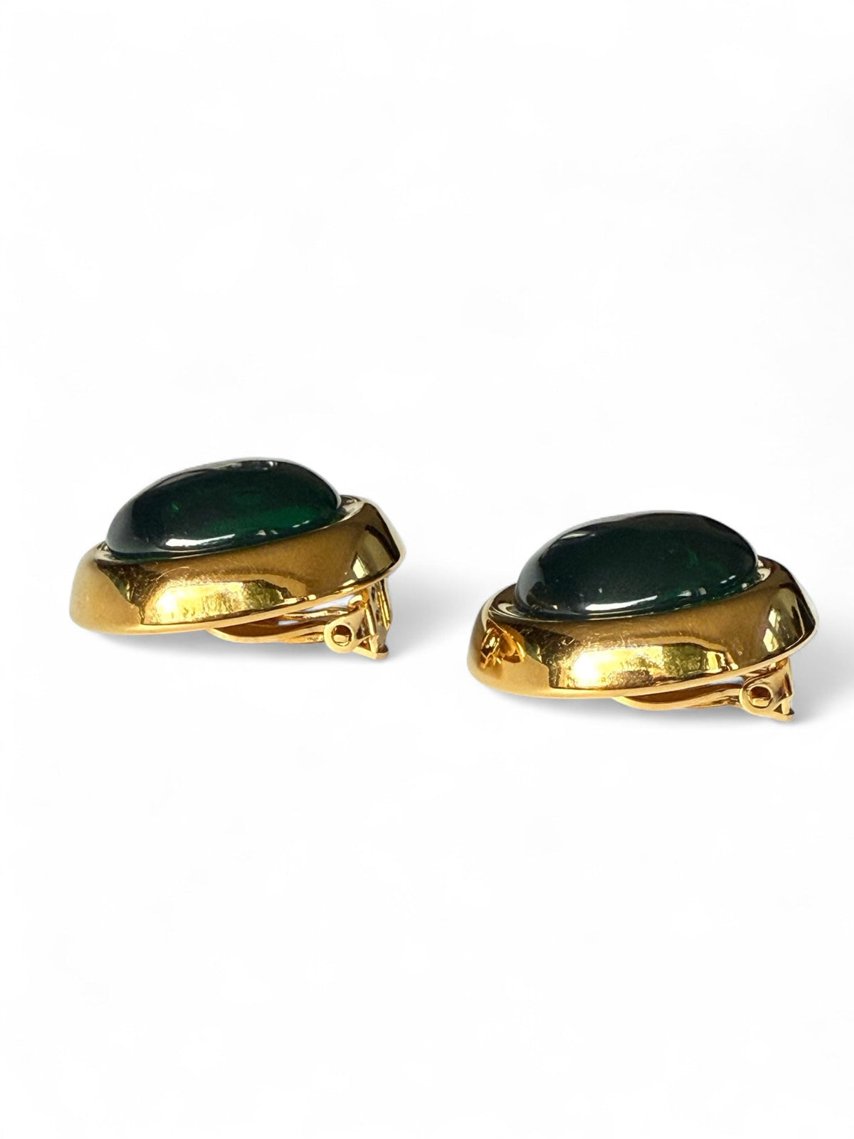 Oscar de la Renta Emerald Green Glass Cabochon Clip On Earrings