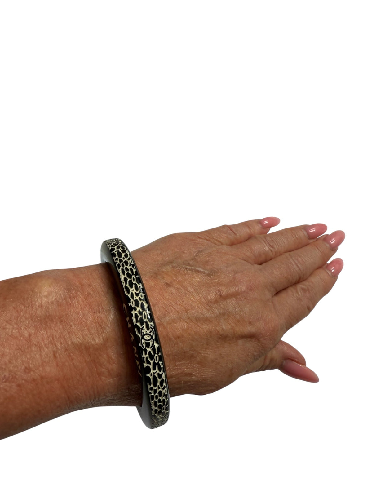 Chanel Floral Carved Resin Black and White Bangle